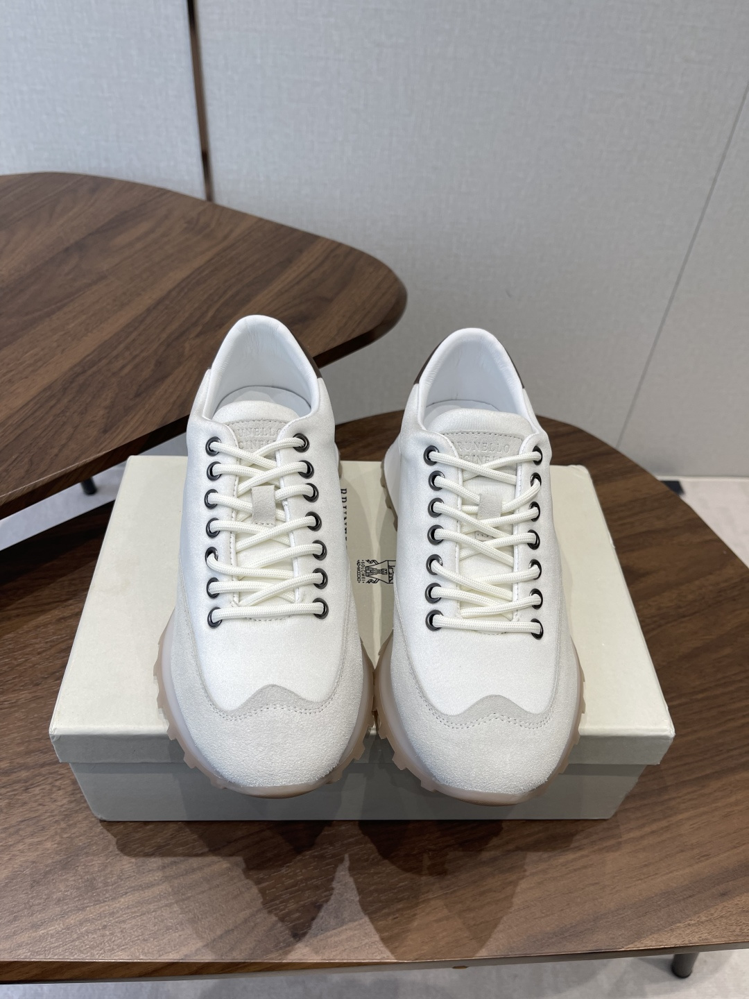 NO:725234,Brunello Cucinelli 26ss latest Bc lace-up casual shoes, imported suede upper, imported sheepskin lining, 0.5mm round punching design, breathable and not stuffy, exclusive molded TPU outsole, original drawer-type shoe box with shoe storage bag, Size#35-42 (40 41 42 customized, non-returnable), casual shoes/sports shoes, brunello  cucinelli,sneakers,sheepskin,chamois leather19860909Brunello Cucinelli 26ss最新 Bc 系带 休闲鞋 鞋面进口麂皮 内里进口 羊皮里 0.5mm圆形冲孔设计 透气不闷脚 独家开模TPU大底 鞋盒采用原版抽屉式鞋盒配鞋履收纳袋 Size#35-42（ 40 41 42订做不退换）,休闲鞋/运动鞋,brunello cucinelli,sneakers,sheepskin,chamois leather,Women's Shoes
