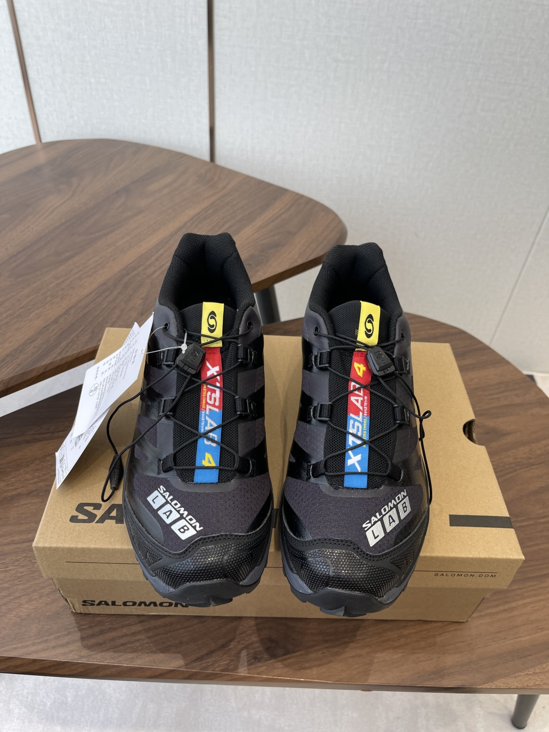 NO:723358,Wandan-made Salomon MM6 second-generation Salomon retro trendy outdoor functional mountaineering running shoes. Special order from pure original foreign trade platform. It took half a year to develop a complete set of original cardboard lasts. Special mesh fabric support from the original factory to ensure the authenticity and perfectly present the version. Original file data. Exclusive private model five-layer combination outsole. Original Ortholite lightweight insole. Midsole fabric with steel stamp number. Original TPU lock. Imported Hong Kong treasure blessing.  The heel is naturally full and restores the company's wrapping. The upper is presented with a 'jagged' wrapping system. Various color embellishments are added under the base color. Incorporating the company's latest technology and fashion-forward styling into a durable long-distance running style. The upper is made of TPU film and welded to high-abrasion-resistant mesh, making it both stylish and sturdy. Supported by an ACS chassis for enhanced stability and support, and an EVA cushioning midsole covered by rubber lugs Contragrip outsole designed to handle rough terrain.  The colorful Salomon label on the tongue, the Quicklace system and additional branding on the toe, tongue and heel complete the details, allowing the wearer to easily control any sports life scene outdoors and commuting. The seamless shoe body can be worn freely outdoors. It has both good looks and feel. It is absolutely eye-catching for commuting on the street. You deserve it. Size 36 36.5 37 38 38.5 39 40 40.5 41 42  42.5 43 44 44.5 45 46 47, casual shoes/sports shoes, masion margiela, sneakers19860909莞产 Salomon MM6二代萨洛蒙复古潮流户外机能登山跑鞋 纯原外贸平台特供订单 耗时半年巨作 全套原纸板楦头开发 原厂特供网布配套加持 确保原汁原味 完美呈现版型 原档数据独家私模五层组合大底原装Ortholite轻量化鞋垫 中底布带钢印编号 原厂TPU锁扣 进口港宝加持 后跟自然饱满 还原公司包裹性 鞋面以“锯齿”状的包裹系统呈现 在基色底之下加入了各种色点缀 将公司的最新技术和时尚前卫的造型融入耐用的长跑款式中 鞋面由 TPU 薄膜制成 并焊接在高耐磨网眼上 使其既时尚又坚固 由 ACS底盘支撑 可增强稳定性和支撑力 以及由橡胶凸耳 Contragrip外底覆盖的 EVA 缓冲中底 旨在应对崎岖的地形 鞋舌上的彩色Salomon 标签、Quicklace 系统以及鞋头、鞋舌和鞋跟上的附加品牌使细节更加完美 让穿着者可以轻松驾驭户外与通勤下的任何运动生活场景 无缝鞋身户外随意纵横 颜值与脚感兼备 出街通勤 绝对非常吸睛 你值得拥有 尺码36 36.5 37 38 38.5 39 40 40.5 41 42 42.5 43 44 44.5 45 46 47,休闲鞋/运动鞋,masion margiela,sneakers,Women's Shoes