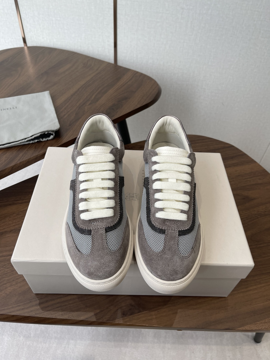 NO:757334,Brunello Cucinelli 26ss latest Bc lace-up casual shoes, imported suede upper/imported cowhide, imported wool lining, 0.5mm circular punching design, breathable and not stuffy, exclusive molded ultra-light TPU outsole, original drawer-type shoe box with shoe storage bag, Size#35-41 (35 41 customized, non-refundable), casual shoes/sports shoes, brunello  cucinelli,sneakers,cowhide,chamois leather19860909Brunello Cucinelli 26ss最新 Bc 系带 休闲鞋 鞋面进口麂皮/进口牛皮 内里进口羊毛 0.5mm圆形冲孔设计 透气不闷脚 独家开模超轻TPU大底 鞋盒采用原版抽屉式鞋盒配鞋履收纳袋 Size#35-41（35 41订做不退换）,休闲鞋/运动鞋,brunello cucinelli,sneakers,cowhide,chamois leather,Women's Shoes