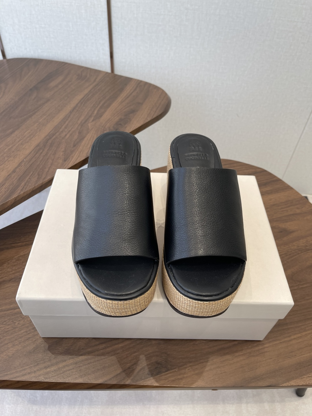 브루넬로쿠치넬리 램스킨 샌들 레플리카 42089