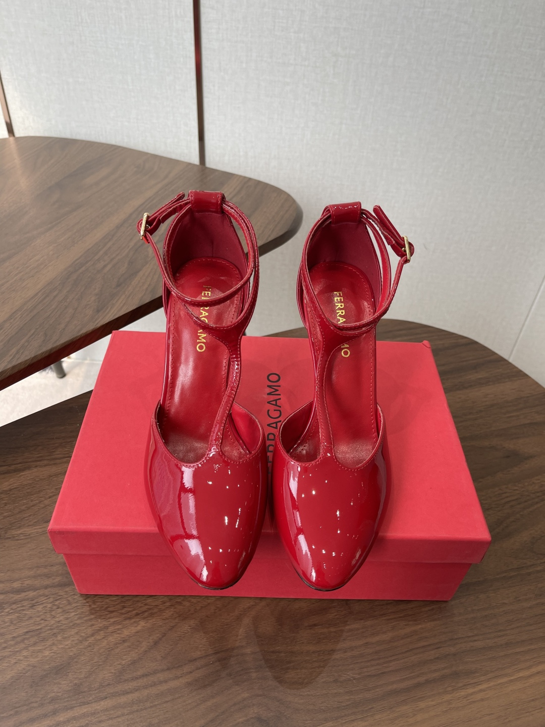 NO:788687,Ferragamo/Ferragamo 26ss round toe sweet series SF Ferragamo counter 26 early spring series new empty shoes Imported calfskin patent leather Lambskin lining Italian high-density leather outsole Size#35-40 (40 customized non-refundable), high heels and sandals, ferragamo, ferragamo, sandals, high heels, cowhide, sheepskin, Leather soles19860909Ferragamo/菲拉格慕26ss圆头甜美系列 SF菲拉格慕专柜26早春系列新品后空单鞋 进口小牛皮漆皮 小羊皮内里 意大利高密度真皮大底  Size#35-40（40定做不退换）,高跟鞋凉鞋,ferragamo,ferragamo,sandals,high heels,cowhide,sheepskin,Leather soles,Women's Shoes