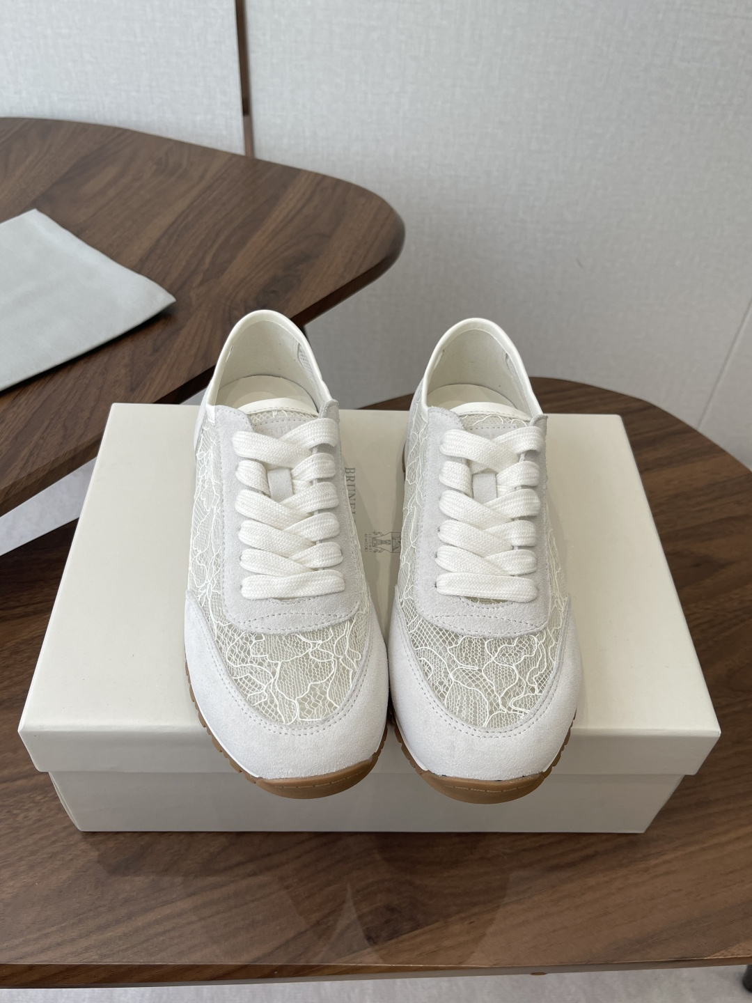 NO:788673,brunello cucinelli classic retro sports shoes series bc is a well-known Italian brand with minimalist style and pure handmade lace mesh!  Retro and high-end!  Simple and elegant, it is a very attractive style!  The king of advanced jokers is totally irresistible!  The feet feel very good and comfortable!  It looks ordinary, but looks slim and handsome!  Not limited to any occasion, daily work, fashionable and capable!  Super versatile!  Super eye-catching!  Suitable for spring, summer, autumn and winter all year round, molded mesh upper, water-dyed sheepskin lining, original rubber foam outsole, Size#35-41 (35-41 customized, non-refundable), casual shoes/sports shoes, brunello cucinelli, sneakers, sheepskin19860909brunello cucinelli经典复古运动鞋 系列 bc是意大利知名品牌 极简主义风格,纯手工蕾丝网面！复古又高级！ 简约又大气,属于非常耐看的款式！高级百搭之王 完全没有抵抗力！脚感很好很舒服！看起来平平无奇,穿起来又瘦又帅！ 不局限任何场合,日常工作、时尚又干练！超级百搭！超级耐看！一年四季春夏秋冬皆适宜 鞋面开模网面 内里水染羊皮 大底原版橡胶发泡大底 Size#35-41（35 41订做不退换）,休闲鞋/运动鞋,brunello cucinelli,sneakers,sheepskin,Women's Shoes