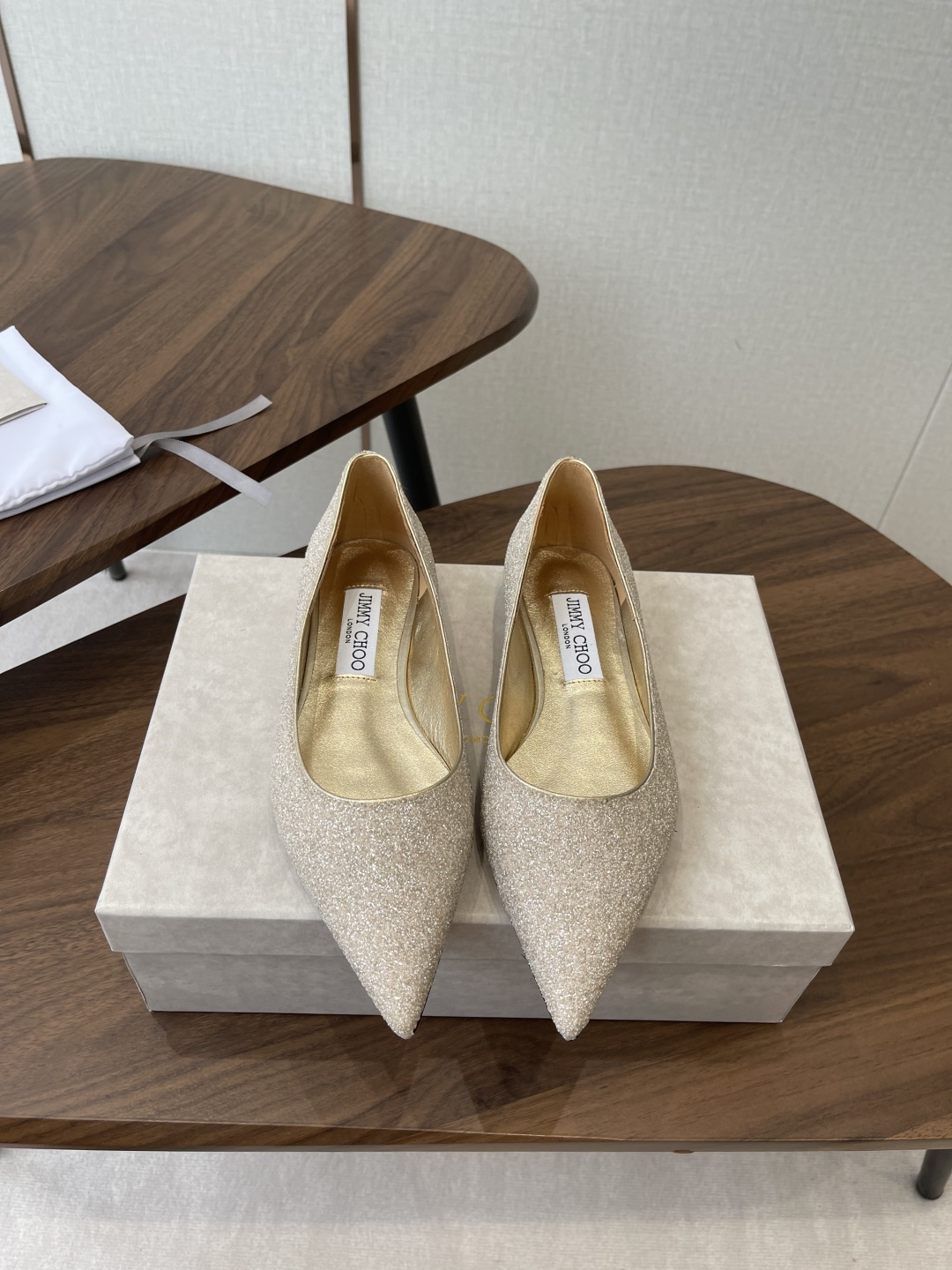 NO:788659,Jimmy Choo 26ss pointed toe high-heeled shoes Yangjie 25 spring and summer series Stunning reunion Elegant encounter Beauty of collision Recommended by fashionable foreign bloggers for the same street style Bold and unique style Lambskin upper Fashionable and elegant Elegant and beautiful Eye-catching and personalized pointed toe · Thousands of styles Follow the camera, Italian leather outsole Heel height 6.5cm 1cm Size #35-42 (40 41  42 Customized (non-refundable), high heels, jimmy choo, high heels, sheepskin, Leather soles19860909Jimmy Choo26ss尖头高跟单鞋 周仰杰25春夏系列 重逢惊艳 优雅邂逅 碰撞之美 时尚国外博主同款街拍推荐 造型大胆别致 小羊皮鞋面 时髦大气 优雅靓丽 吸睛个性尖头 ·风格千变 镜头相随,意大利真皮大底  跟高6.5cm 1cm Size#35-42（40 41 42定制不退换）,高跟鞋单鞋,jimmy choo,high heels,sheepskin,Leather soles,Women's Shoes