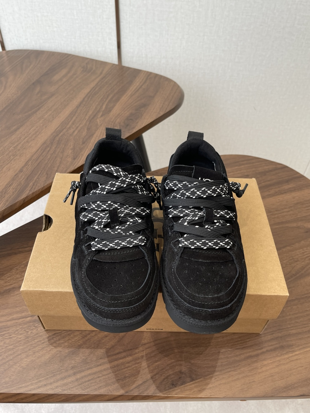 NO:788651,UGG. Meier casual shoes (street style) 2cm ultra-light sole, cowhide mesh fabric upper. Comfortable to wear, fashionable yet cute, good-looking and practical. Two pairs of shoelaces can be replaced. Color: black, mustard, maroon, Size#35-45 (45 for women, 45 for men, custom-made, non-refundable), casual shoes/sports shoes, sneakers, cowhide19860909UGG.梅尔休闲鞋（街头款）  2cm超轻鞋底,牛皮网状织物鞋面 穿着舒服,时尚又不失可爱,又好看又实穿 两副鞋带可替换 颜色黑色 芥菜 栗色 Size#35-45（女40男45订做不退换）,休闲鞋/运动鞋,sneakers,cowhide,Women's Shoes