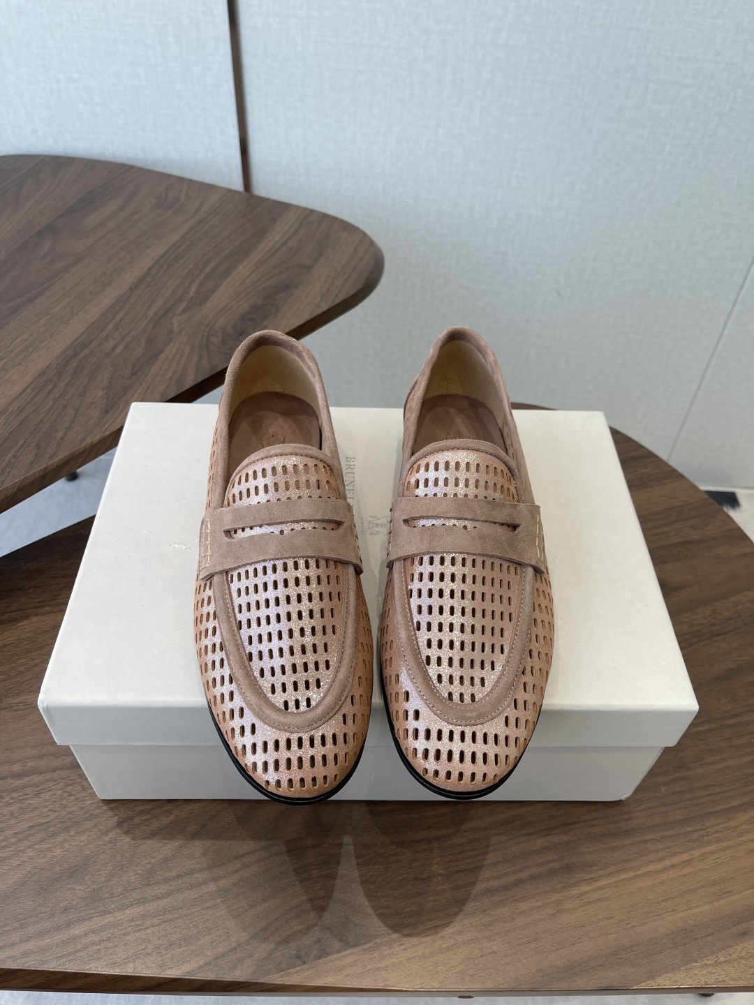 NO:789659,Half-flop single shoes [BRUNELLO CUCINELLI] New straw woven BC flat-soled half-flop single shoes BC are very tasteful!  It also looks great worn with a pair of socks, and looks great worn with jeans!  As one of women's favorite brands, every model they sell is truly addictive. It is an indispensable item for girls' shoe cabinets. BC is a well-known Italian brand with minimalist style and purely handmade bead chain accessories!  Retro and high-end!  Simple and elegant, it is a very attractive style!  The king of advanced jokers, completely irresistible!  The feet feel very good and comfortable!  It looks ordinary, but looks slim and handsome!  Not limited to any occasion, daily work, fashionable and capable!  Whether paired with skirts or trousers, it’s very versatile!  Super eye-catching!  Upper raffia/sheepskin, sheepskin insole, injection molded leather outsole size 35-41 (40 41 custom made, non-returnable), loafers and half slippers, brunello cucinelli, loafers, espadrilles, skirts, jeans, sheepskin, Leather soles, socks19860909半拖单鞋【BRUNELLO CUCINELLI】新款草编织BC平底半拖 单鞋  bc很有品味！配上一双袜子穿也很不错,搭配牛仔裤穿也好看！ 作为女性最爱的品牌之一,真的出的每一款都让人爱不释手,女生鞋柜必不可少的单品 BC是意大利知名品牌,极简主义风格,纯手工串联珠链配饰！复古又高级！简约又大气,属于 非常耐看的款式！ 高级百搭之王,完全没有抵抗力！脚感很好很舒服！看起来平平无奇,穿起来又瘦又帅！ 不局限任何场合,日常工作、时尚又干练！不管搭配 裙装、裤装、都非常百搭！超级耐看！ 鞋面拉菲草／羊皮 ,羊皮鞋垫,注塑真皮大底 size35-41(40 41订做不退换),乐福鞋半拖,brunello cucinelli,loafers,espadrilles,skirts,jeans,sheepskin,Leather soles,socks,Women's Shoes