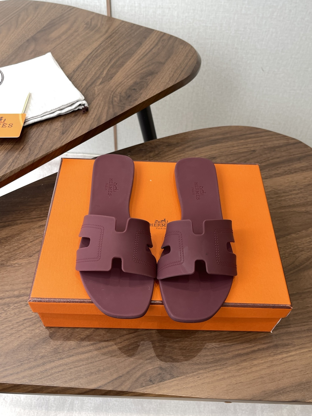 NO:901416,Hermes Hermes imported spices pvc H slippers are high-end and classy, ​​more suitable for lazy people, no need to move, convenient and fast size: 36-42 The size is small, it is recommended to go up one size, slippers, hermes, hermes, slippers19860909Hermes爱玛仕进口香料pvc H拖 高端大气上档次外,更适合懒人族们,都不用动下手,方便快捷 size:36-42 码数偏小,建议拍大一码,拖鞋,hermes,hermes,slippers,Women's Shoes