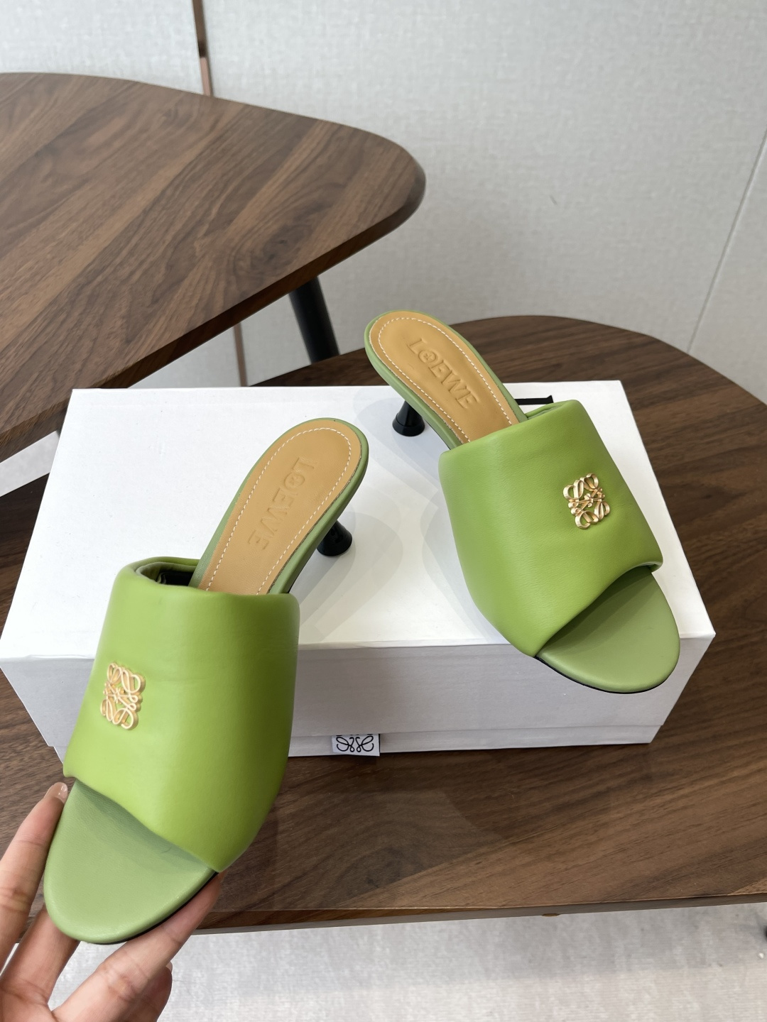Loewe 罗意威LOEWE 26ss春夏最新款 ，小跟面包拖鞋