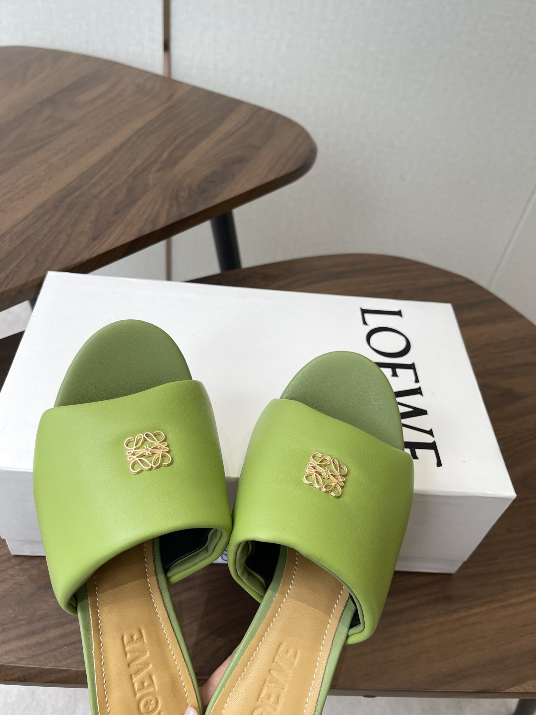 Loewe 罗意威LOEWE 26ss春夏最新款 ，小跟面包拖鞋