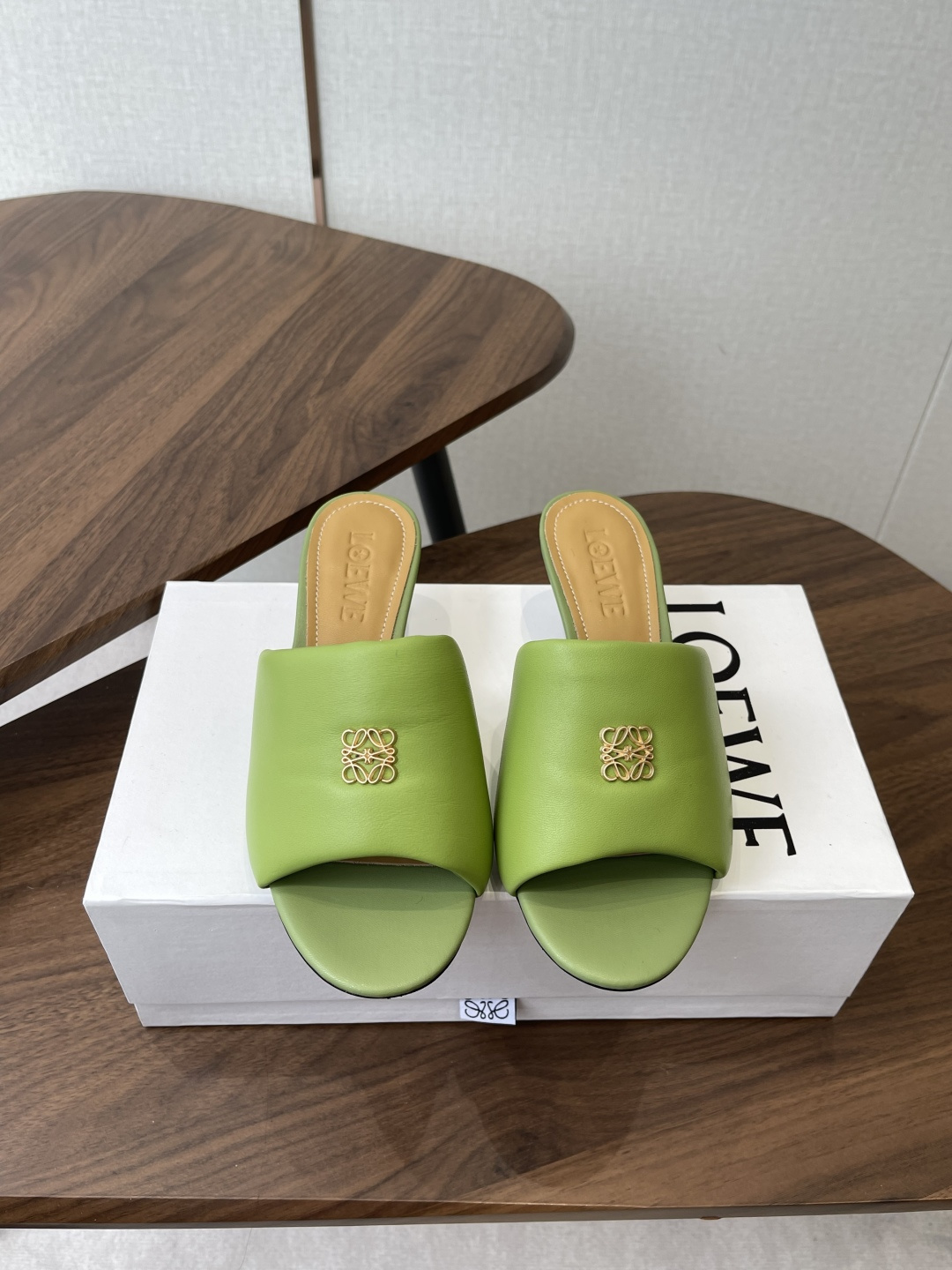 Loewe 罗意威LOEWE 26ss春夏最新款 ，小跟面包拖鞋