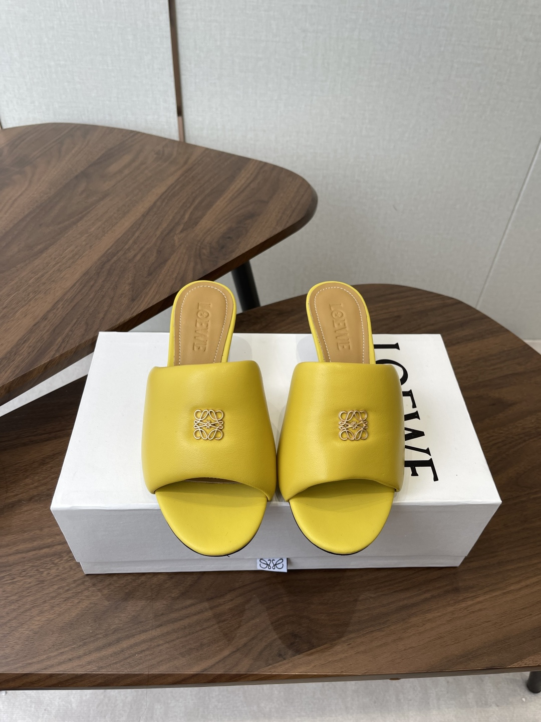 Loewe 罗意威LOEWE 26ss春夏最新款 ，小跟面包拖鞋