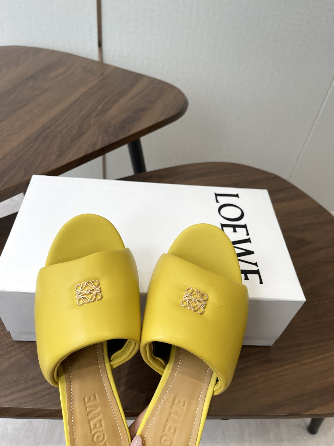 Loewe 罗意威LOEWE 26ss春夏最新款 ，小跟面包拖鞋