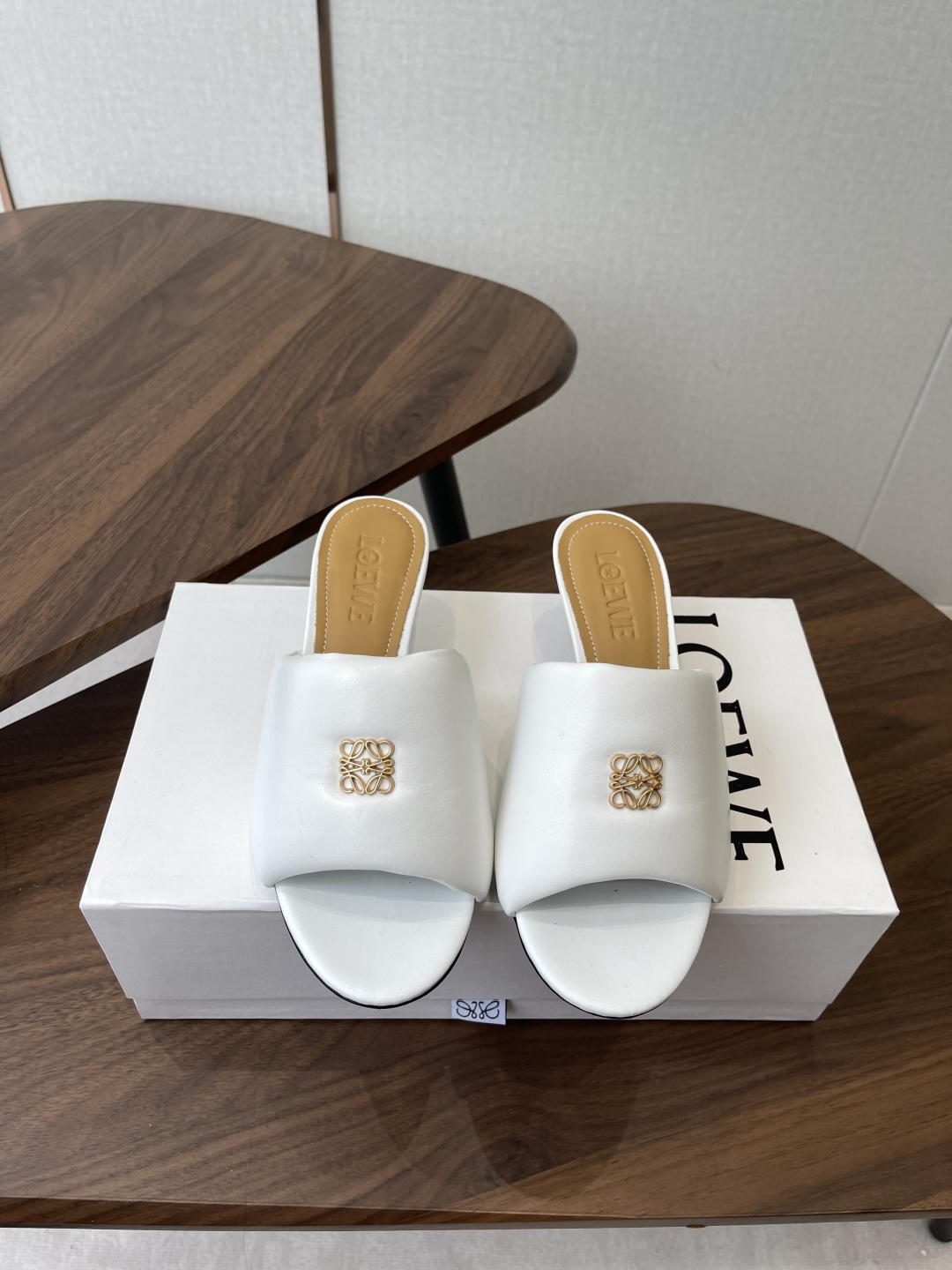 Loewe 罗意威LOEWE 26ss春夏最新款 ，小跟面包拖鞋