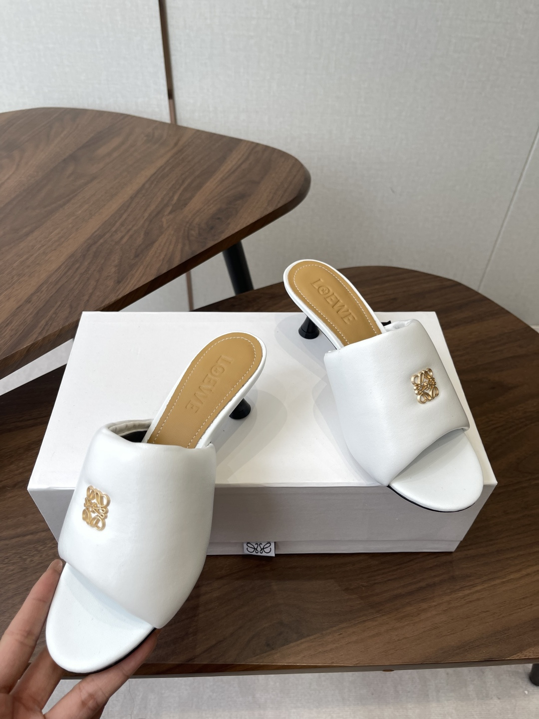 Loewe 罗意威LOEWE 26ss春夏最新款 ，小跟面包拖鞋
