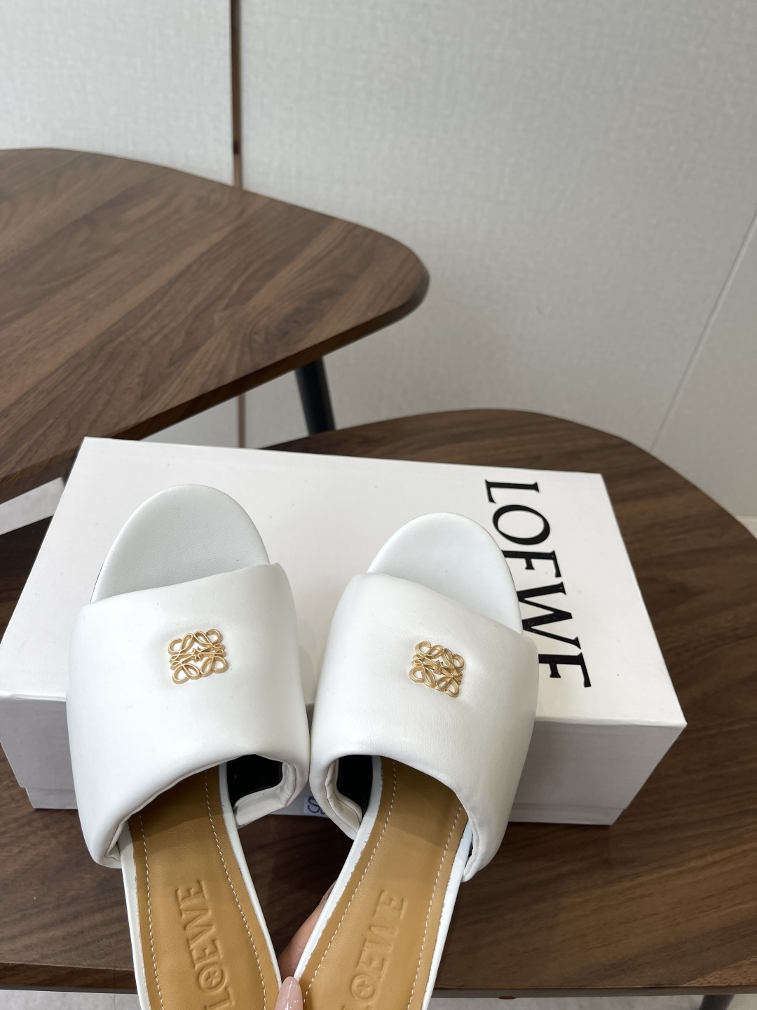Loewe 罗意威LOEWE 26ss春夏最新款 ，小跟面包拖鞋