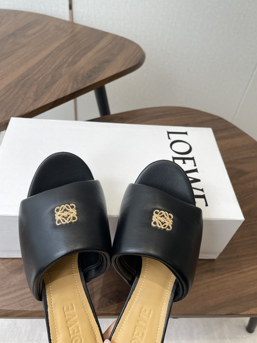 Loewe 罗意威LOEWE 26ss春夏最新款 ，小跟面包拖鞋