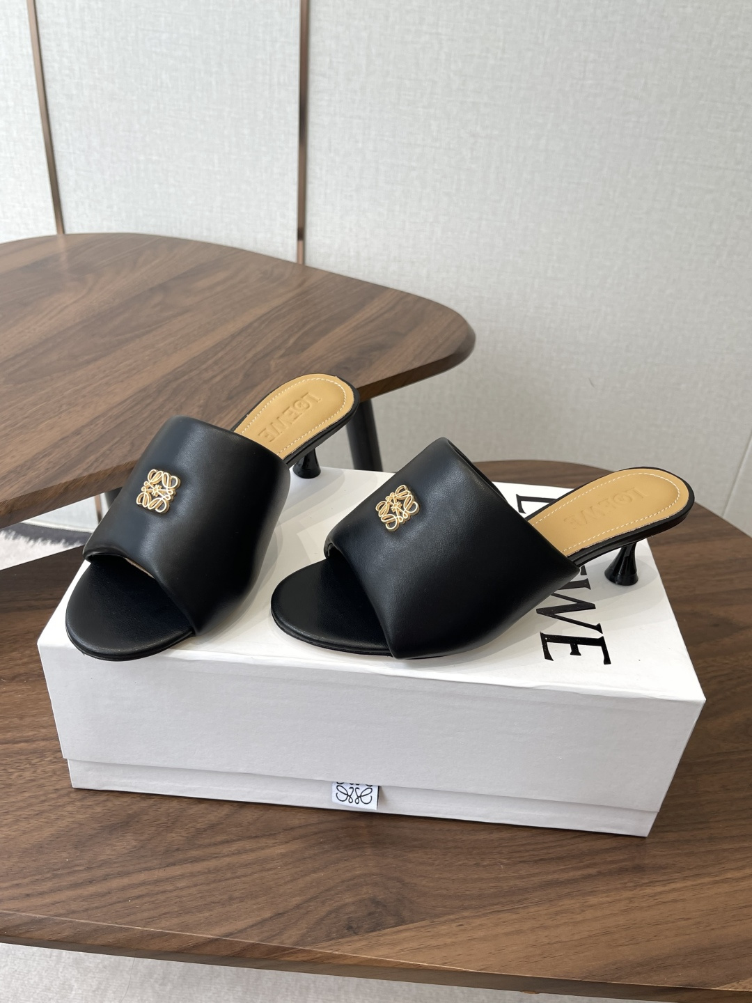 Loewe 罗意威LOEWE 26ss春夏最新款 ，小跟面包拖鞋