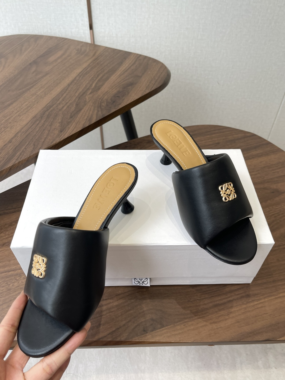Loewe 罗意威LOEWE 26ss春夏最新款 ，小跟面包拖鞋