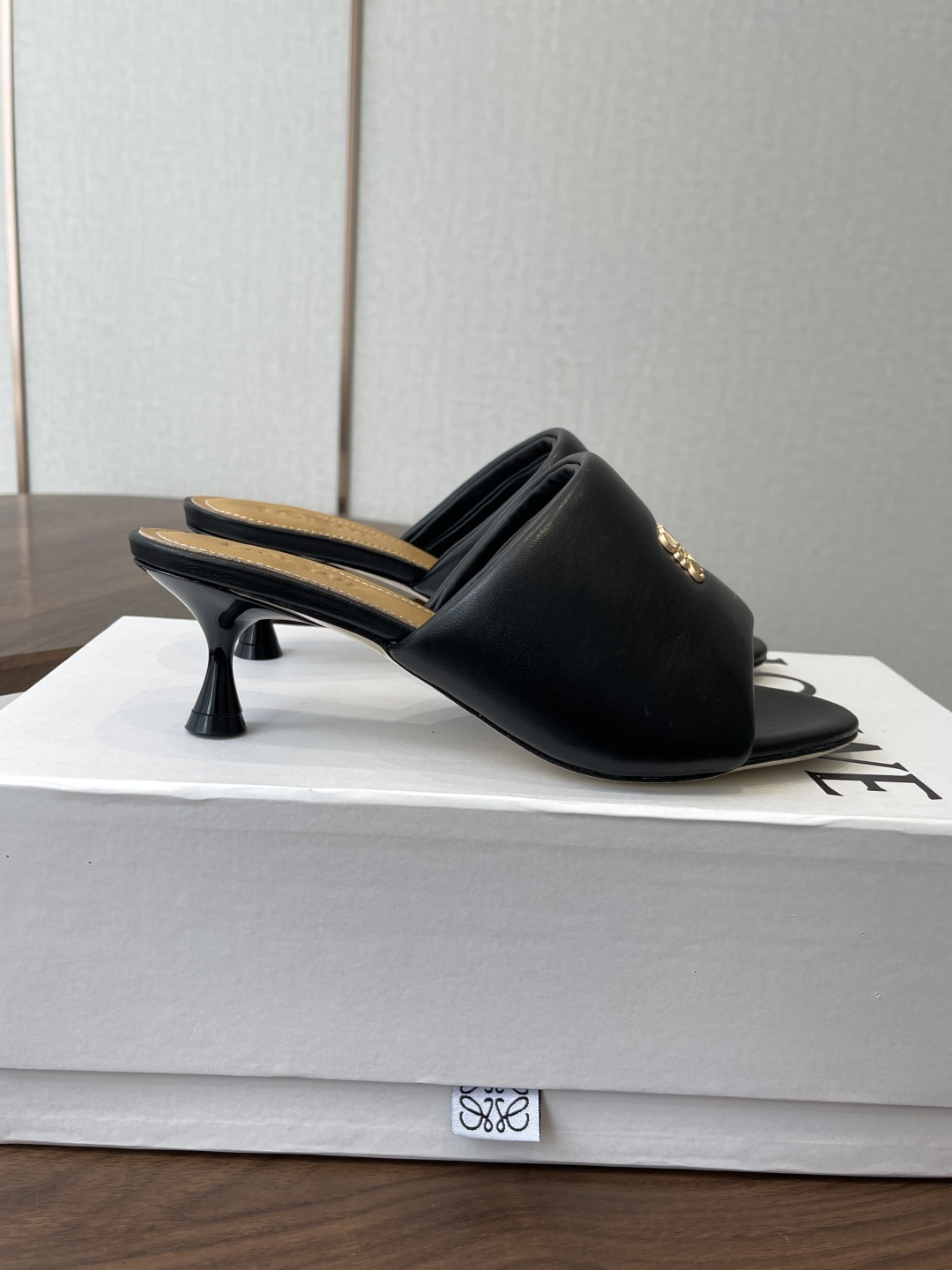 Loewe 罗意威LOEWE 26ss春夏最新款 ，小跟面包拖鞋