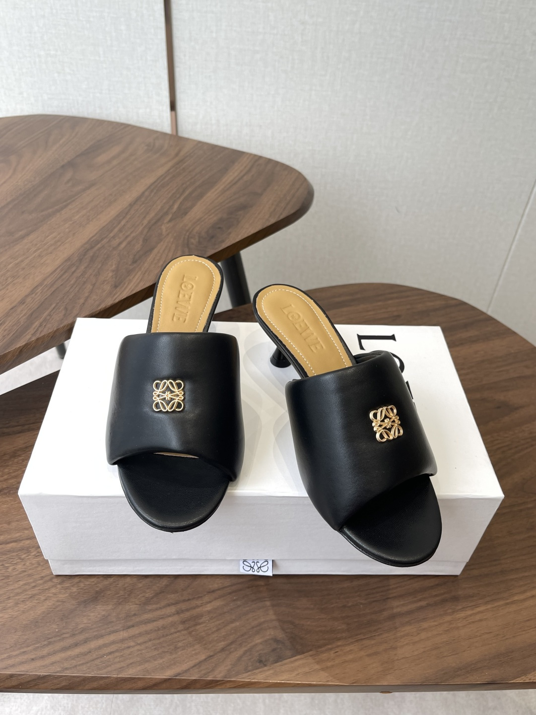 Loewe 罗意威LOEWE 26ss春夏最新款 ，小跟面包拖鞋