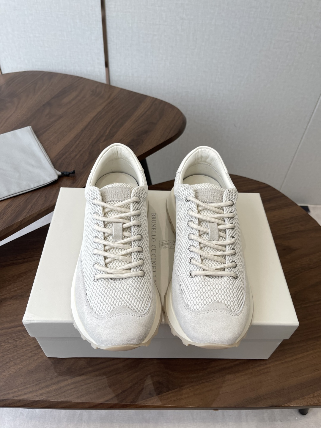 NO:784130,Brunello Cucinelli 26ss latest Bc lace-up casual shoes, imported suede upper/imported cowhide, imported wool lining, 0.5mm circular punching design, breathable and not stuffy, exclusive molded ultra-light TPU outsole, original drawer-type shoe box with shoe storage bag, Size#35-41 (35 41 customized, non-refundable), casual shoes/sports shoes, brunello  cucinelli,sneakers,cowhide,chamois leather19860909Brunello Cucinelli 26ss最新 Bc 系带 休闲鞋 鞋面进口麂皮/进口牛皮 内里进口羊毛 0.5mm圆形冲孔设计 透气不闷脚 独家开模超轻TPU大底 鞋盒采用原版抽屉式鞋盒配鞋履收纳袋 Size#35-41（35 41订做不退换）,休闲鞋/运动鞋,brunello cucinelli,sneakers,cowhide,chamois leather,Women's Shoes