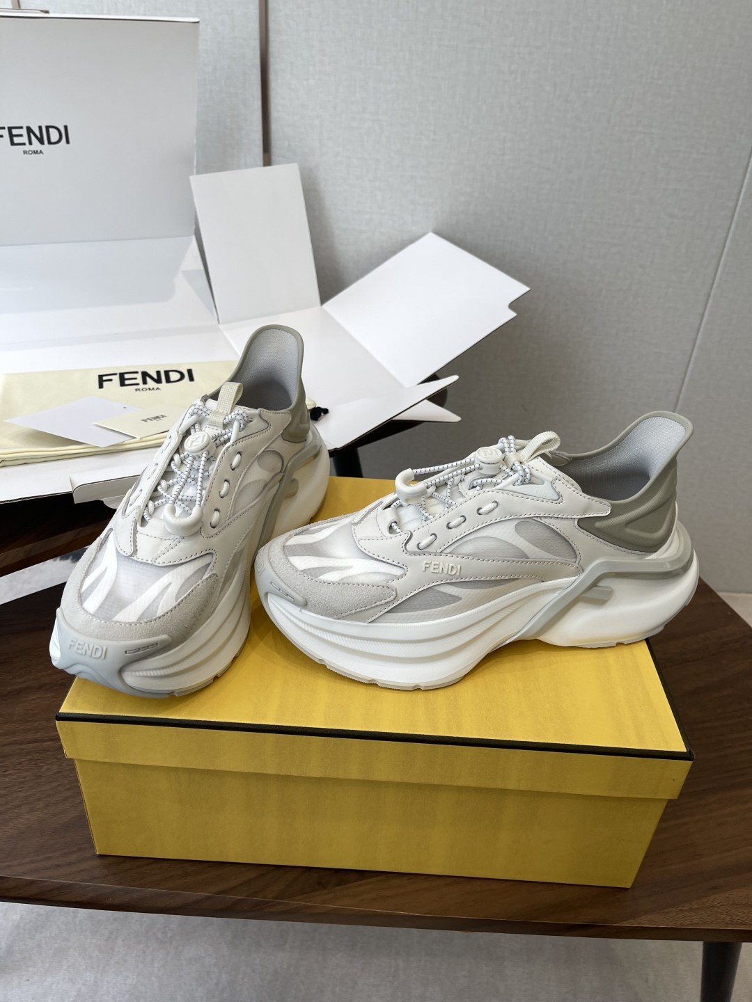 莞产Fendi芬迪  26ss 春夏 网面  休闲 运动鞋 老爹鞋穿上这双鞋感觉小腿都变细了！妥妥的颜值