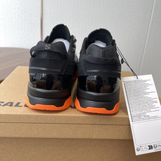 Salomon XT-4联名款,经典户外鞋型+时尚设计,黑色网布+牛漆皮拼接,透气又耐穿!彩色橡胶鞋底 Salomon XT-4联名款,经典户外鞋型+时尚设计,黑色网布+牛漆皮拼接,透气又耐穿!彩色橡胶鞋底