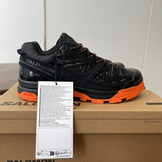 Salomon XT-4联名款,经典户外鞋型+时尚设计,黑色网布+牛漆皮拼接,透气又耐穿!彩色橡胶鞋底 Salomon XT-4联名款,经典户外鞋型+时尚设计,黑色网布+牛漆皮拼接,透气又耐穿!彩色橡胶鞋底