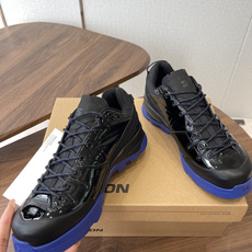 Salomon XT-4联名款,经典户外鞋型+时尚设计,黑色网布+牛漆皮拼接,透气又耐穿!彩色橡胶鞋底 Salomon XT-4联名款,经典户外鞋型+时尚设计,黑色网布+牛漆皮拼接,透气又耐穿!彩色橡胶鞋底