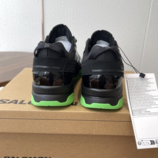 Salomon XT-4联名款,经典户外鞋型+时尚设计,黑色网布+牛漆皮拼接,透气又耐穿!彩色橡胶鞋底 Salomon XT-4联名款,经典户外鞋型+时尚设计,黑色网布+牛漆皮拼接,透气又耐穿!彩色橡胶鞋底