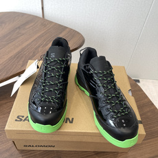 Salomon XT-4联名款,经典户外鞋型+时尚设计,黑色网布+牛漆皮拼接,透气又耐穿!彩色橡胶鞋底 Salomon XT-4联名款,经典户外鞋型+时尚设计,黑色网布+牛漆皮拼接,透气又耐穿!彩色橡胶鞋底