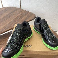 Salomon XT-4联名款,经典户外鞋型+时尚设计,黑色网布+牛漆皮拼接,透气又耐穿!彩色橡胶鞋底 Salomon XT-4联名款,经典户外鞋型+时尚设计,黑色网布+牛漆皮拼接,透气又耐穿!彩色橡胶鞋底