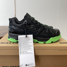 Salomon XT-4联名款,经典户外鞋型+时尚设计,黑色网布+牛漆皮拼接,透气又耐穿!彩色橡胶鞋底 Salomon XT-4联名款,经典户外鞋型+时尚设计,黑色网布+牛漆皮拼接,透气又耐穿!彩色橡胶鞋底