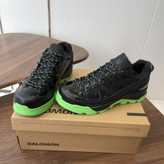 Salomon XT-4联名款,经典户外鞋型+时尚设计,黑色网布+牛漆皮拼接,透气又耐穿!彩色橡胶鞋底 Salomon XT-4联名款,经典户外鞋型+时尚设计,黑色网布+牛漆皮拼接,透气又耐穿!彩色橡胶鞋底