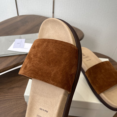 Brunello Cucinelli BC 情侣款26ss新款系列 博肯拖鞋此款凉拖鞋鞋型堪称经典,永不 Brunello Cucinelli BC 情侣款26ss新款系列 博肯拖鞋此款凉拖鞋鞋型堪称经典,永不