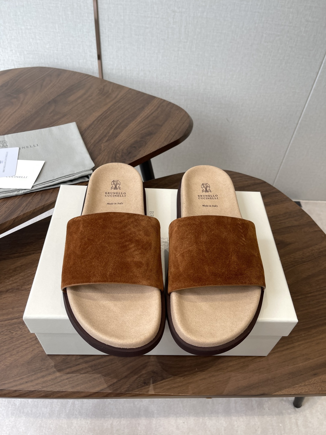 Brunello Cucinelli BC 情侣款26ss新款系列 博肯拖鞋此款凉拖鞋鞋型堪称经典，永不