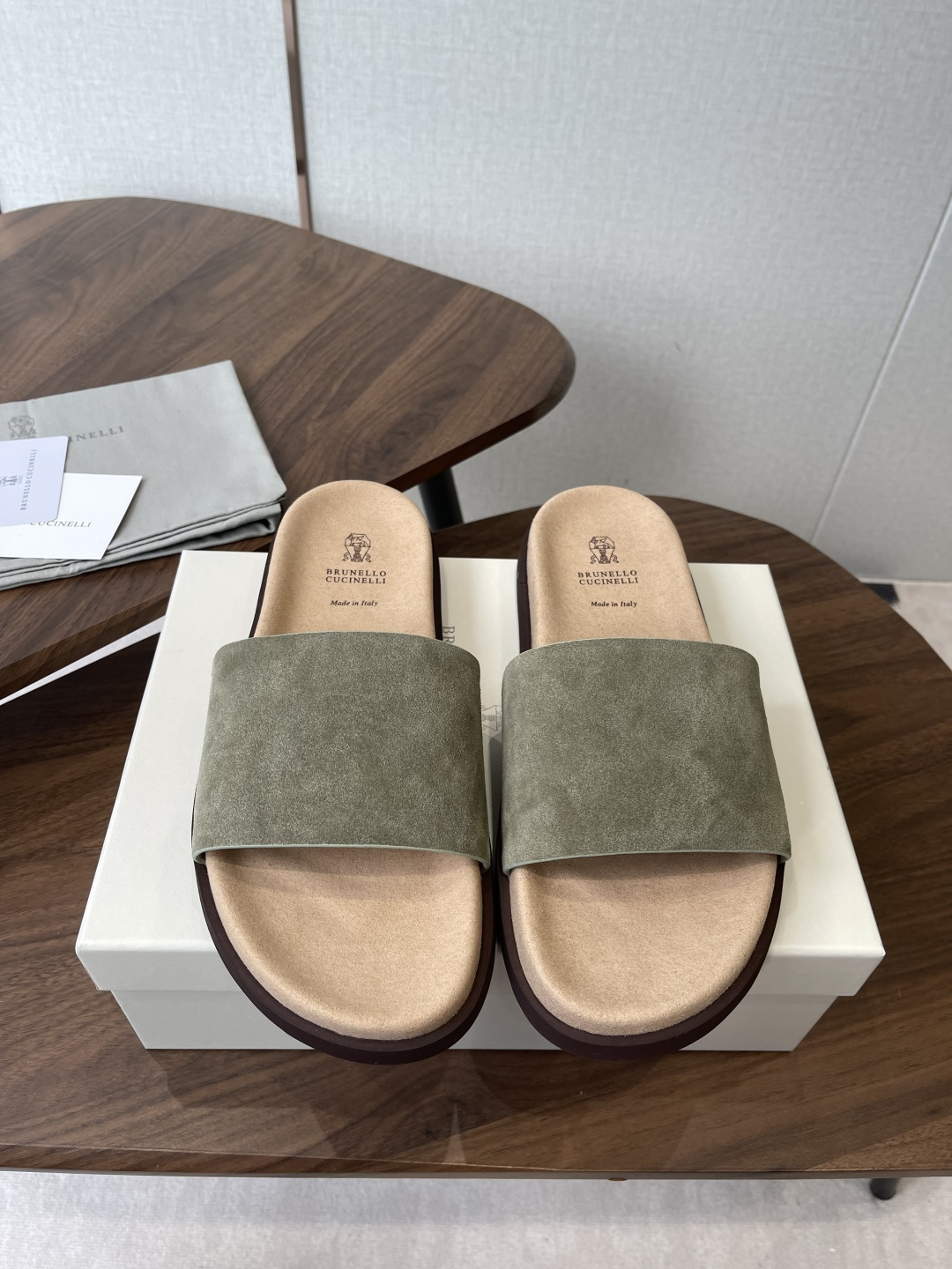 Brunello Cucinelli BC 情侣款26ss新款系列 博肯拖鞋此款凉拖鞋鞋型堪称经典，永不