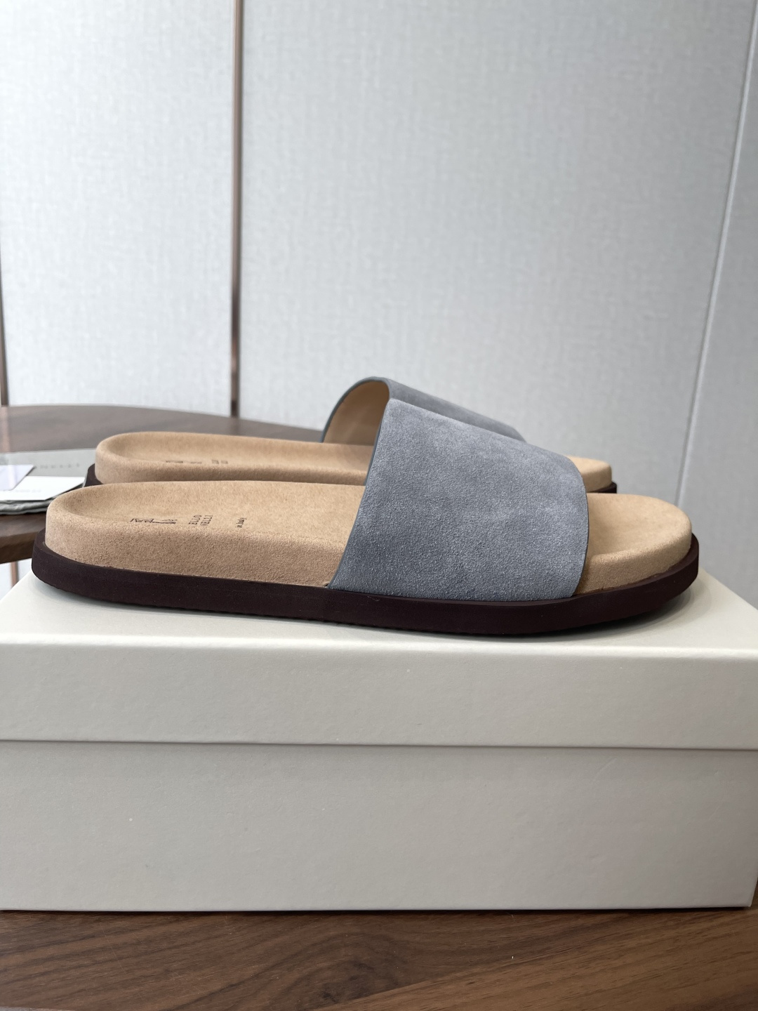 Brunello Cucinelli BC 情侣款26ss新款系列 博肯拖鞋此款凉拖鞋鞋型堪称经典，永不