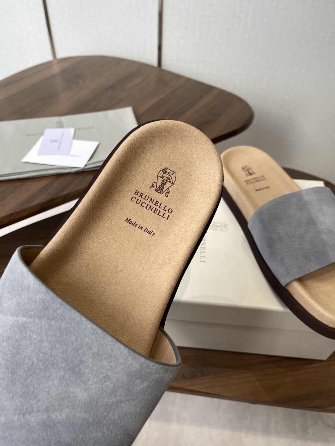 Brunello Cucinelli BC 情侣款26ss新款系列 博肯拖鞋此款凉拖鞋鞋型堪称经典，永不