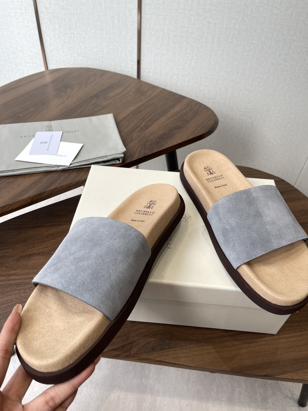 Brunello Cucinelli BC 情侣款26ss新款系列 博肯拖鞋此款凉拖鞋鞋型堪称经典，永不