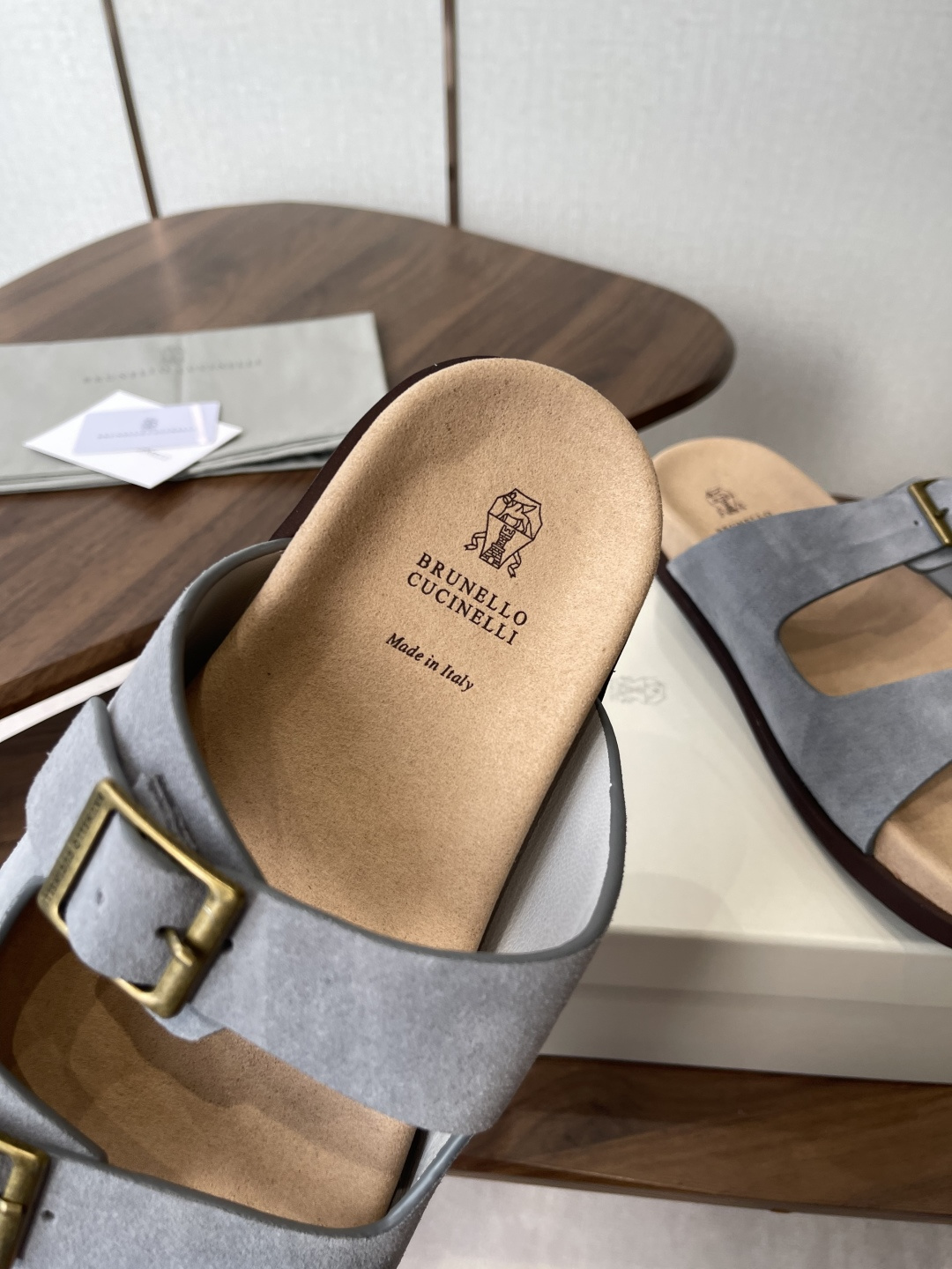 Brunello Cucinelli BC 情侣款26ss新款系列 博肯拖鞋此款凉拖鞋鞋型堪称经典，永不