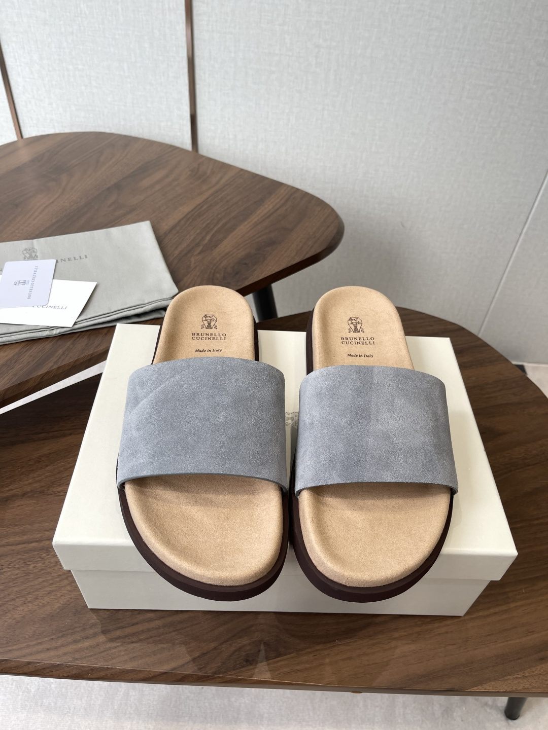 Brunello Cucinelli BC 情侣款26ss新款系列 博肯拖鞋此款凉拖鞋鞋型堪称经典，永不