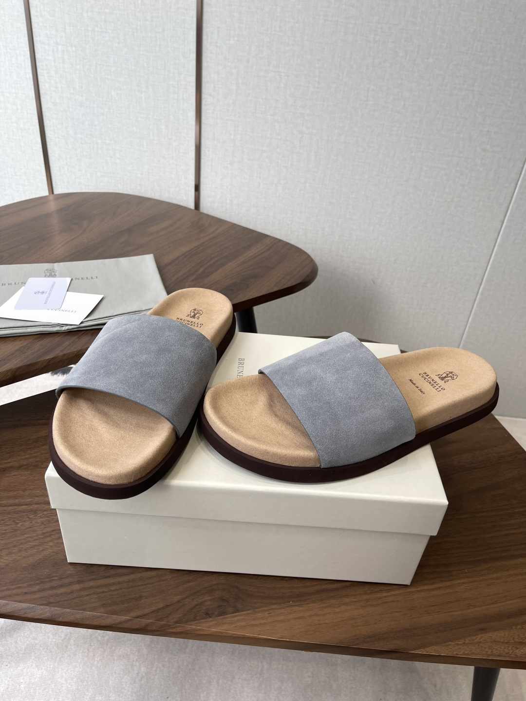 Brunello Cucinelli BC 情侣款26ss新款系列 博肯拖鞋此款凉拖鞋鞋型堪称经典，永不