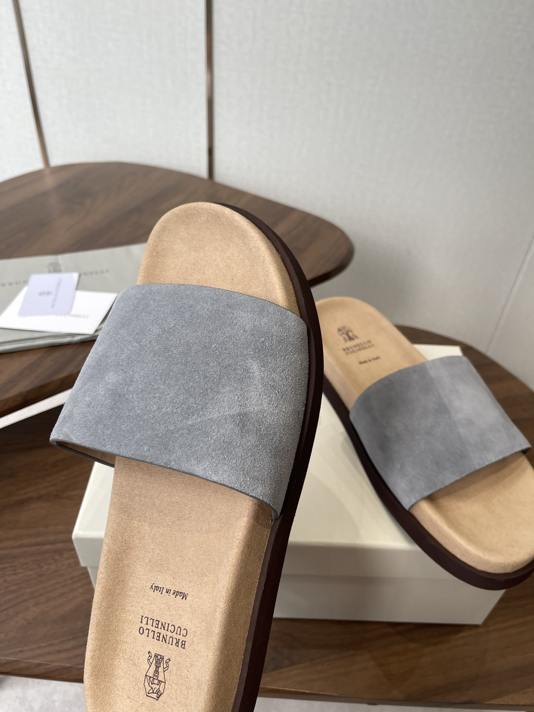 Brunello Cucinelli BC 情侣款26ss新款系列 博肯拖鞋此款凉拖鞋鞋型堪称经典，永不