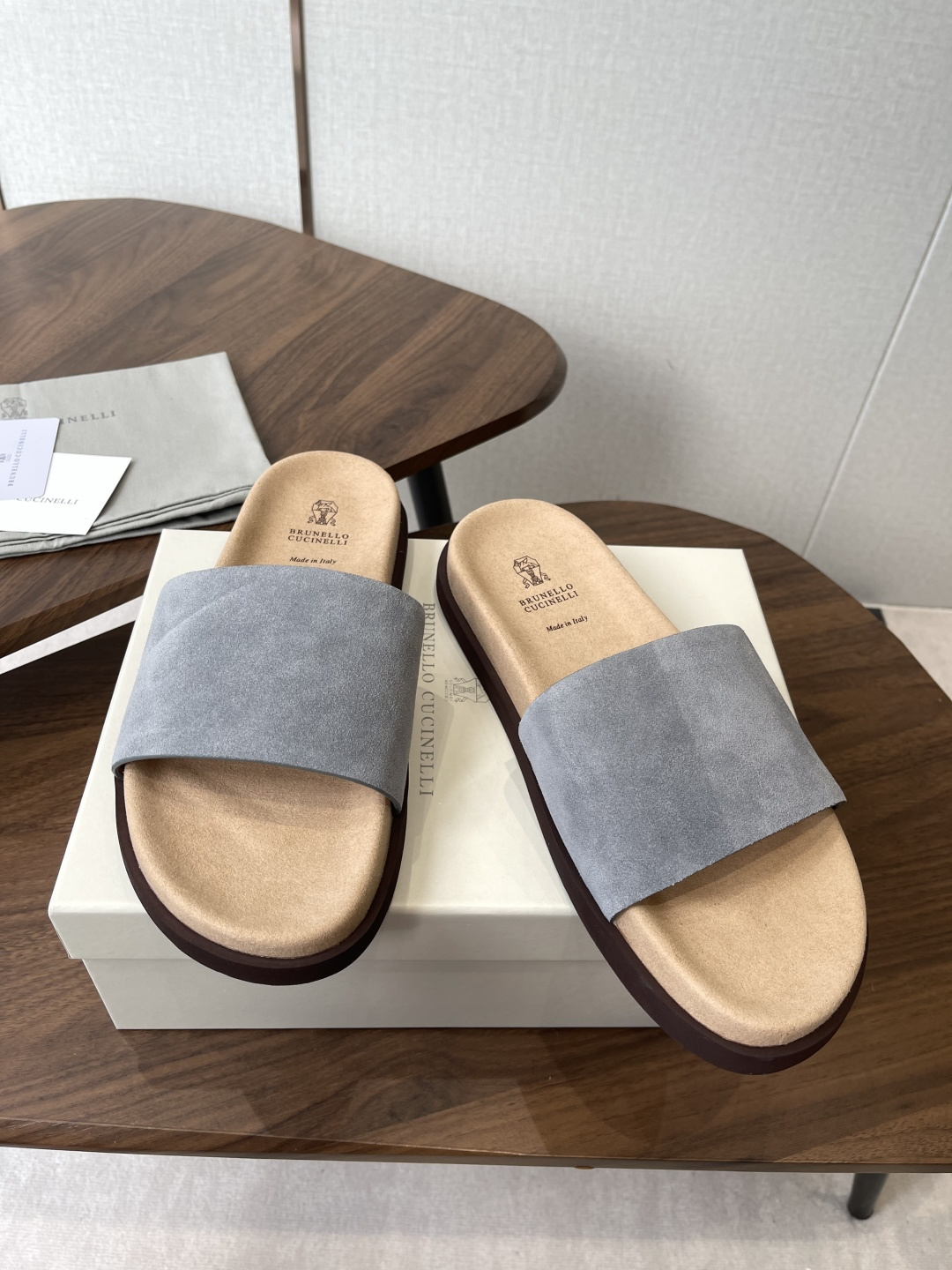 Brunello Cucinelli BC 情侣款26ss新款系列 博肯拖鞋此款凉拖鞋鞋型堪称经典，永不