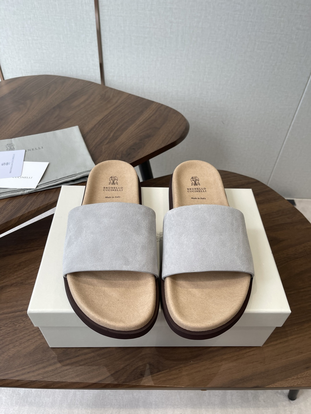 Brunello Cucinelli BC 情侣款26ss新款系列 博肯拖鞋此款凉拖鞋鞋型堪称经典，永不