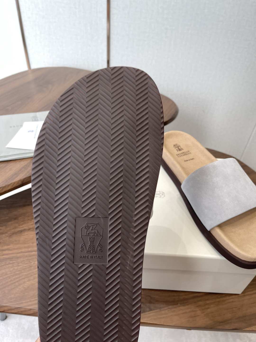 Brunello Cucinelli BC 情侣款26ss新款系列 博肯拖鞋此款凉拖鞋鞋型堪称经典，永不