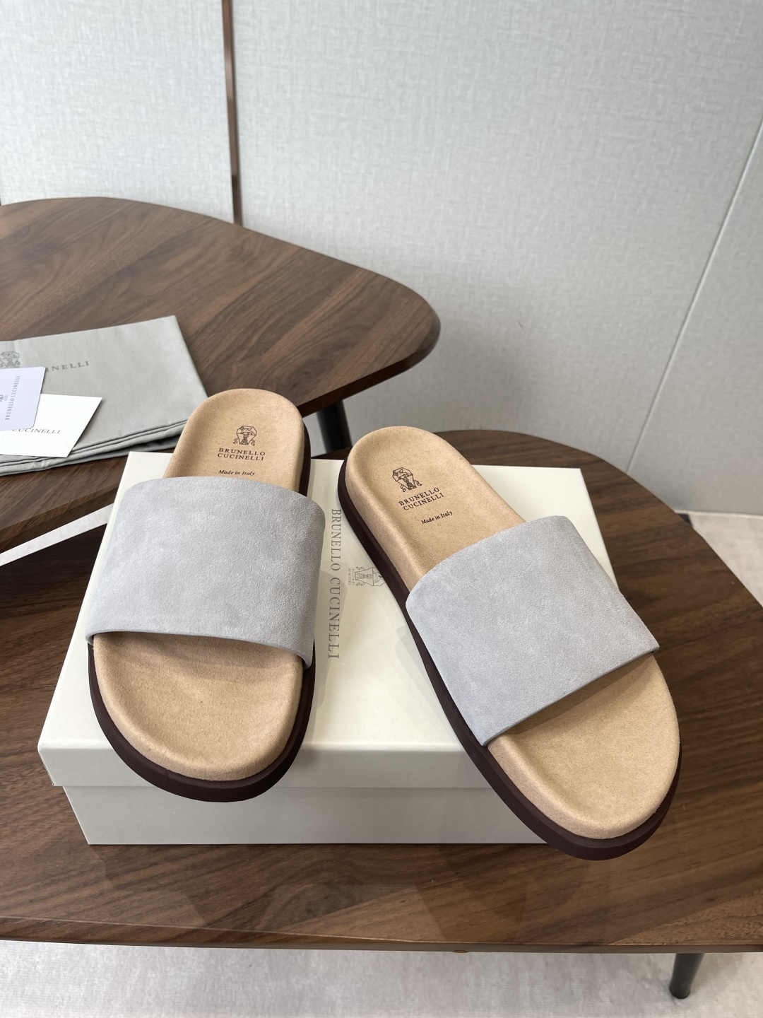 Brunello Cucinelli BC 情侣款26ss新款系列 博肯拖鞋此款凉拖鞋鞋型堪称经典，永不