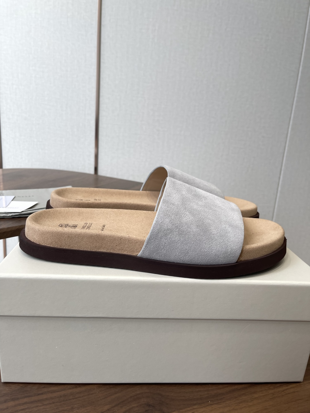 Brunello Cucinelli BC 情侣款26ss新款系列 博肯拖鞋此款凉拖鞋鞋型堪称经典，永不
