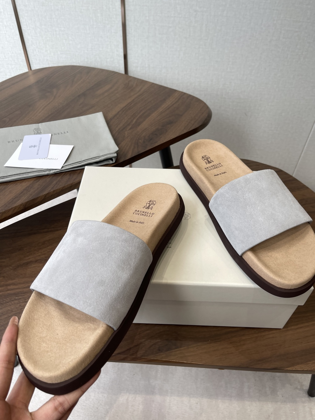 Brunello Cucinelli BC 情侣款26ss新款系列 博肯拖鞋此款凉拖鞋鞋型堪称经典，永不
