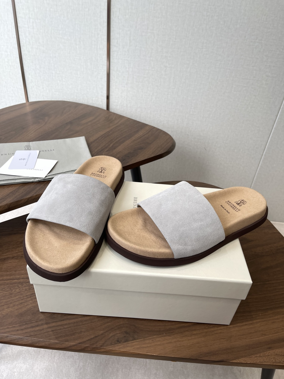 Brunello Cucinelli BC 情侣款26ss新款系列 博肯拖鞋此款凉拖鞋鞋型堪称经典，永不